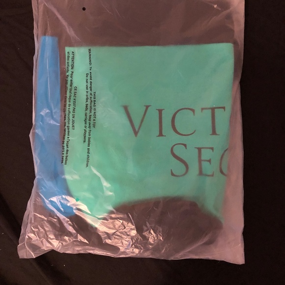 Victoria's Secret Tote - Picture 3 of 4
